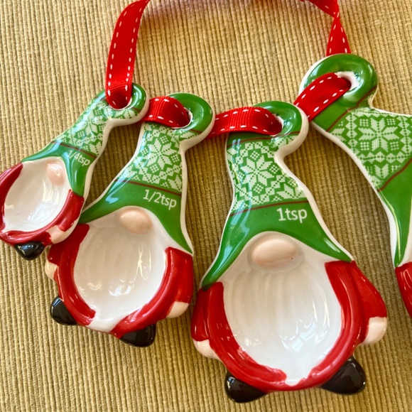Adorable ~ Christmas Gnome Measuring Spoons ~ NEW without Tags - Picture 2 of 4